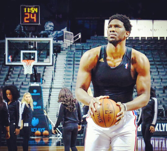 显得捉襟见 显得捉襟见