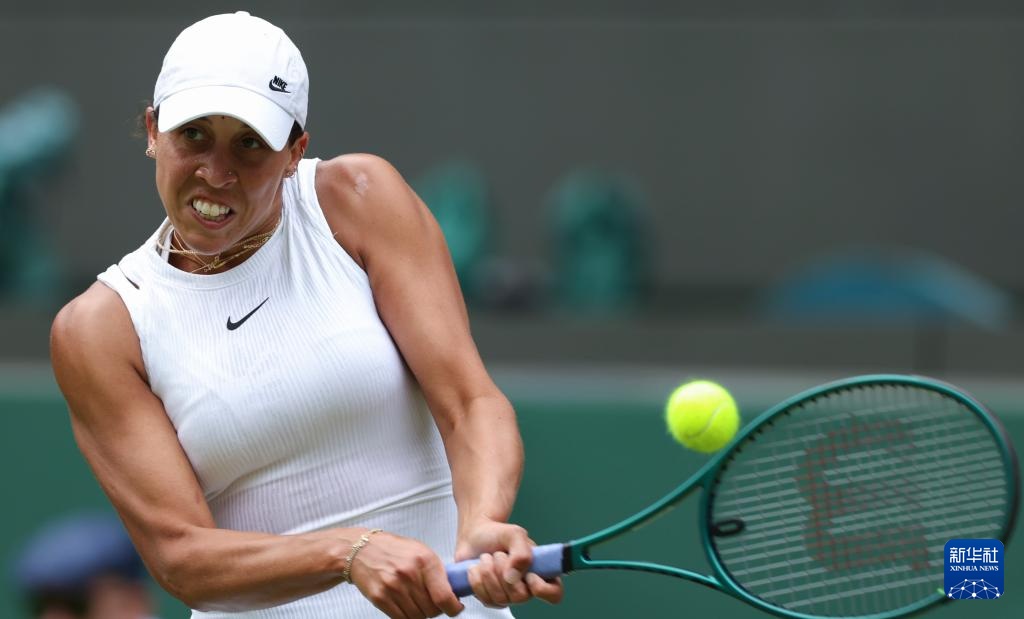 出击出了个寂寞！邵镤亮弃门出击失误，奥乌苏助攻布彭扎轻松破门.