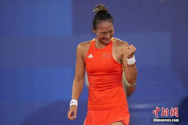 出击出了个寂寞！邵镤亮弃门出击失误，奥乌苏助攻布彭扎轻松破门.